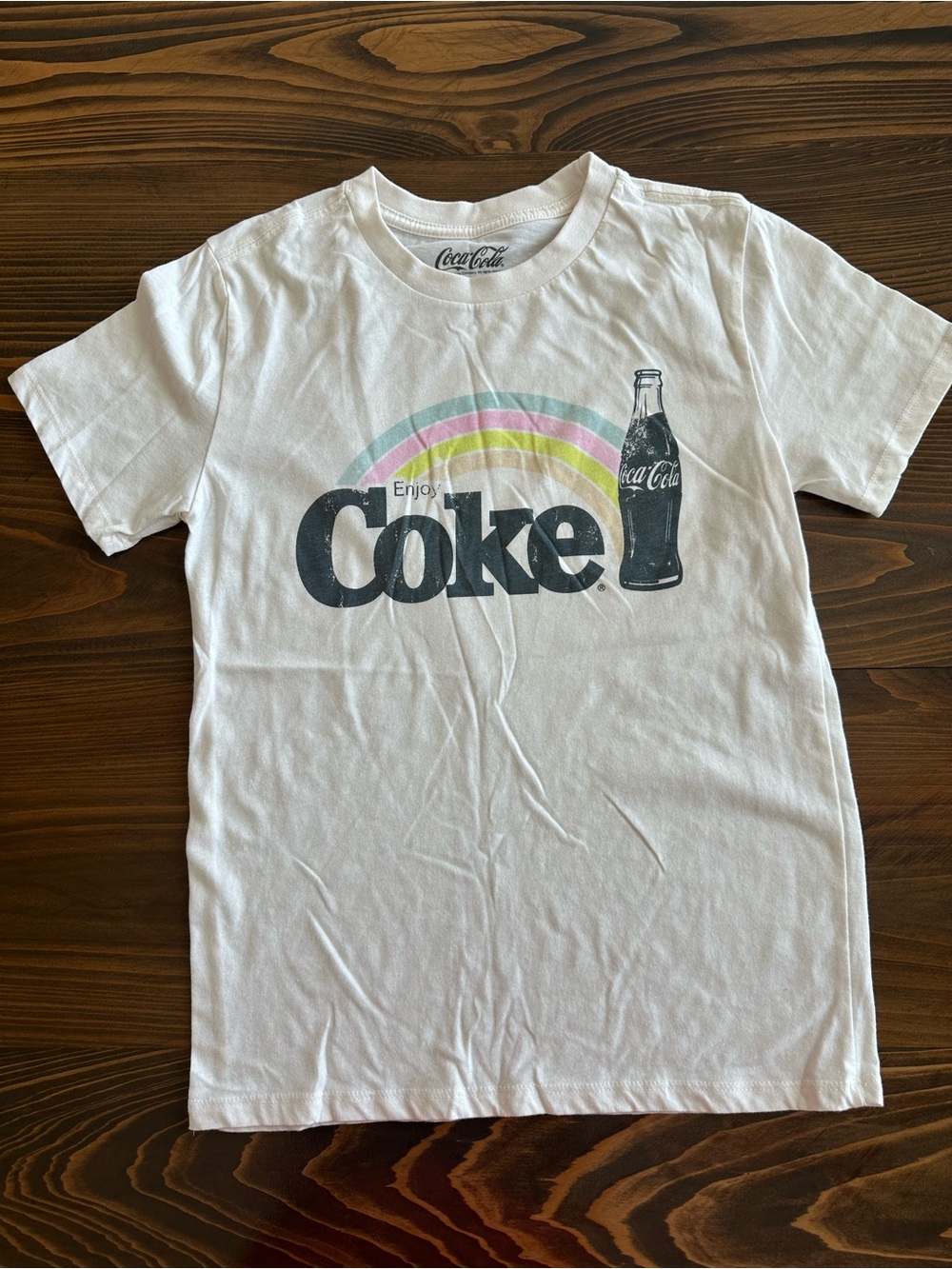 Womenโs Coca-Cola tee shirt